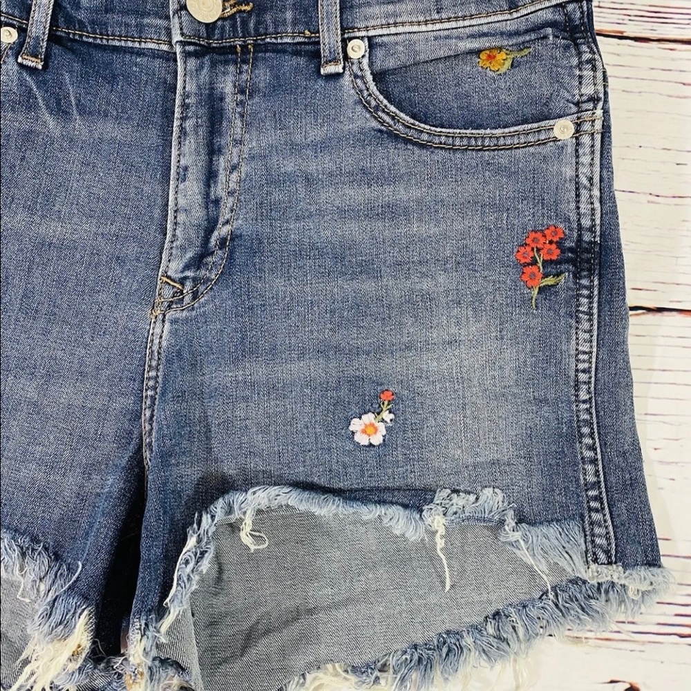 Express Jean Shorts Sz 8 Denim Booty High Rise Embroidered Flowers Hippie - Picture 4 of 9